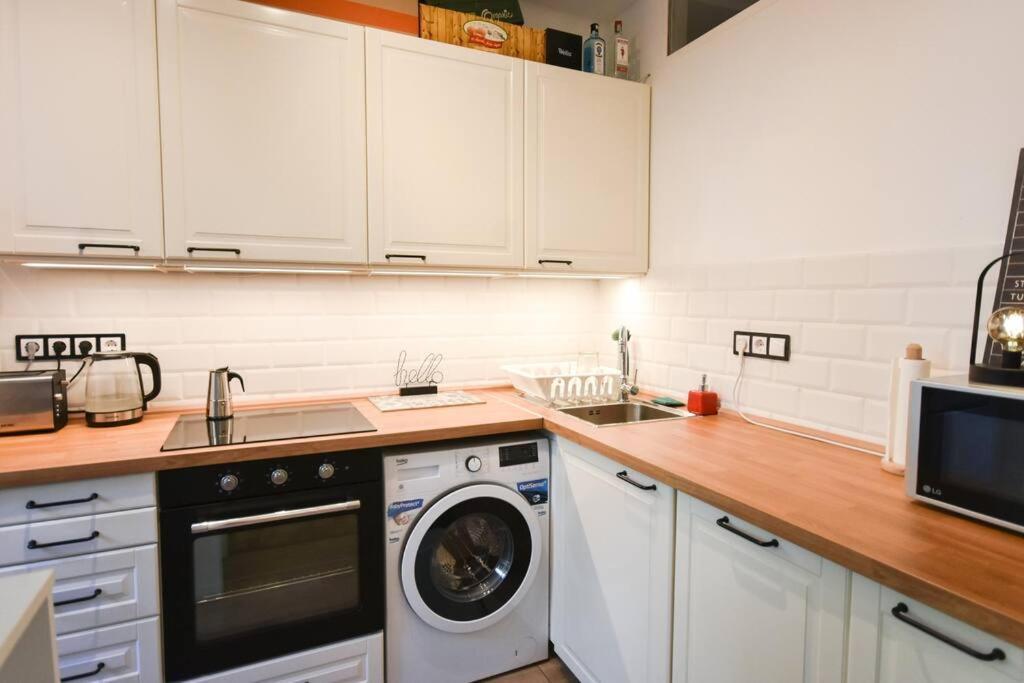 Renovated Stylish Flat At The Castle&metro Апартаменты *